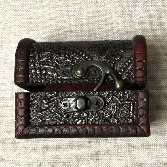 Vintage Wooden Mini Treasure Chest Box - Picture 1 of 12